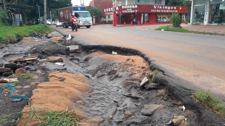 Parte de lo que es la banquina de la avenida Pratt Gill.