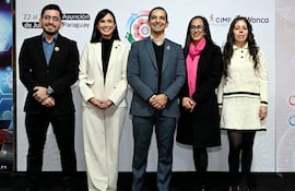 Dr. Iván López, Dra. Cynthia Leiva Colmán, Dr. Federico Lezcano Portillo, Dra. Emma Chaparro y Lic. Leticia Páez.