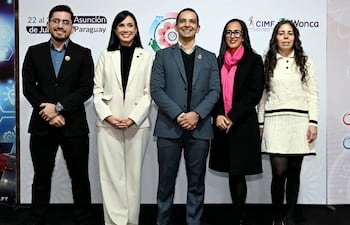 Dr. Iván López, Dra. Cynthia Leiva Colmán, Dr. Federico Lezcano Portillo, Dra. Emma Chaparro y Lic. Leticia Páez.