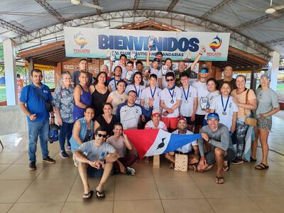 Premiados y fans de El Mbiguá en la sexta fecha de la FEPAVE.