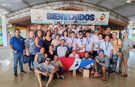 Premiados y fans de El Mbiguá en la sexta fecha de la FEPAVE.