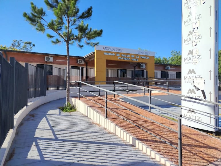 En la Unidad de Salud de la Familia (USF) de la compañía Potrero Arce, de Acahay, aún faltan detalles para terminar, pero ya no se observa presencia de trabajadores en el lugar.