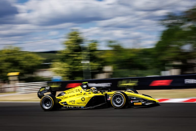 El monoplaza de Invicta Racing del paraguayo Joshua Duerksen en Hungría.