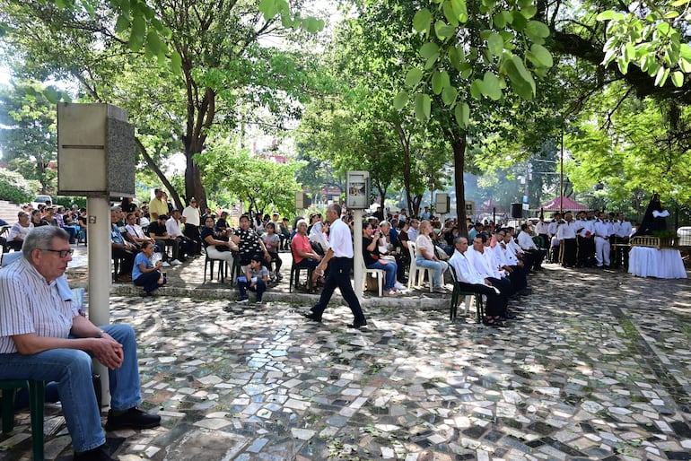 En la Parroquia San Lorenzo de Ñemby el grupo juvenil de estacioneros acompañó la celebración. 