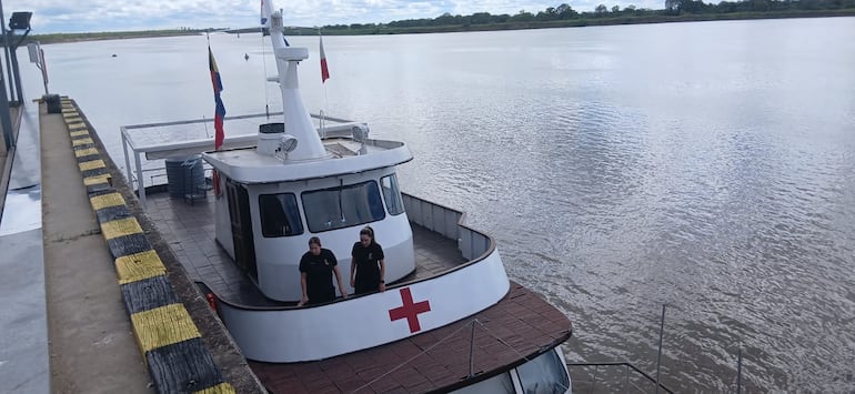 El Buque Hospital Cap.Carlos Cubas atraco en la tarde de este martes en el Puerto de Pilar, para brindar atención médica.