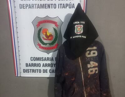 Detienen a hombre que agredió a su padre de 70 años y amenazó a su familia con un cuchillo.