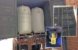 El contenedor  cargado en Mariano Roque Alonso con las bolsas big bag llenas de soja. También se ven el código escrito por la puerta y el precinto de seguridad colocado en Paraguay y que llegó alterado a Holanda.