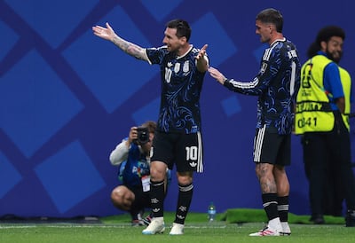 Lionel Messi y Rodrigo De Paul de Argentina reaccionan durante el partido de semifinales de la Copa Mundial de la FIFA 2026 entre Inglaterra y Argentina en el Estadio de Atlanta, en Atlanta, Georgia.