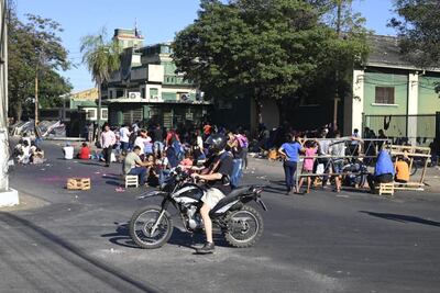 Desvío de vehículos sobre Artigas y Cusmanich como consecuencia del cierre de la avenida por comunidades indígenas.