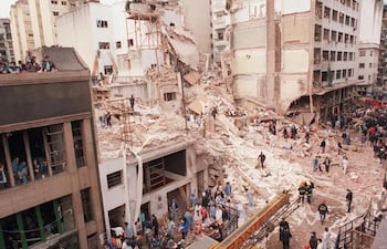 El atentado terrorista a la sede de la AMIA, en Buenos Aires en 1994.