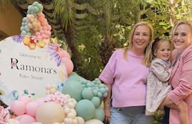 Rebel Wilson y Ramona Agruma en el baby shower de su segundo bebé.