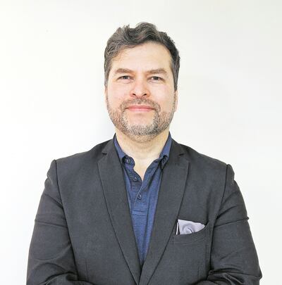 Lic. Stan Canova, Consultor financiero.