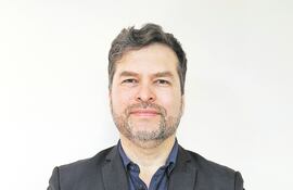Lic. Stan Canova, Consultor financiero.