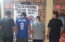 Cuatro personas fueron aprehendidas con evidencias que los sindican como supuestos asaltantes.