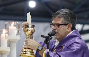 Monseñor López advirtió que el país no puede seguir negociando los bienes del Estado.
