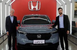 Camilo Carrizosa y Camilo Carrizosa Llano durante la presentación del nuevo Honda HR-V.