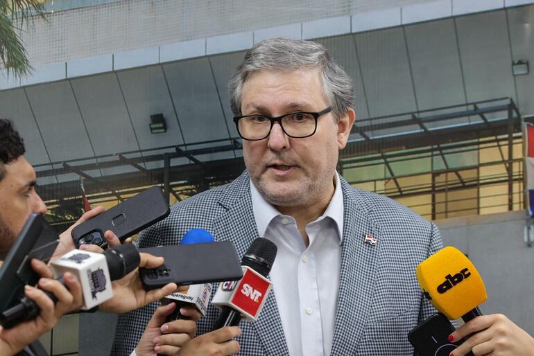 Senador Rafael Filizzola.