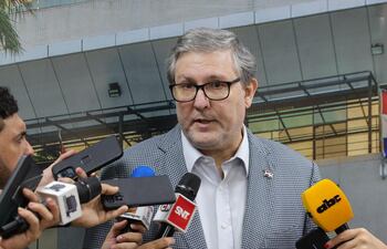 Senador Rafael Filizzola.