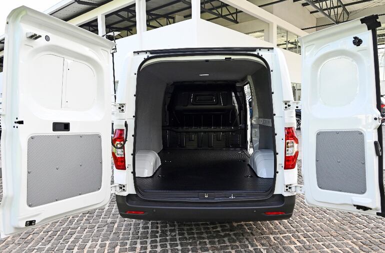 Espacio interior en la van EV30, con capacidad de hasta 1.000 kg.
