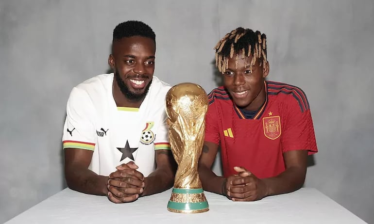 Iñaki Williams de la Selección de Ghana y Nico Williams, de España.