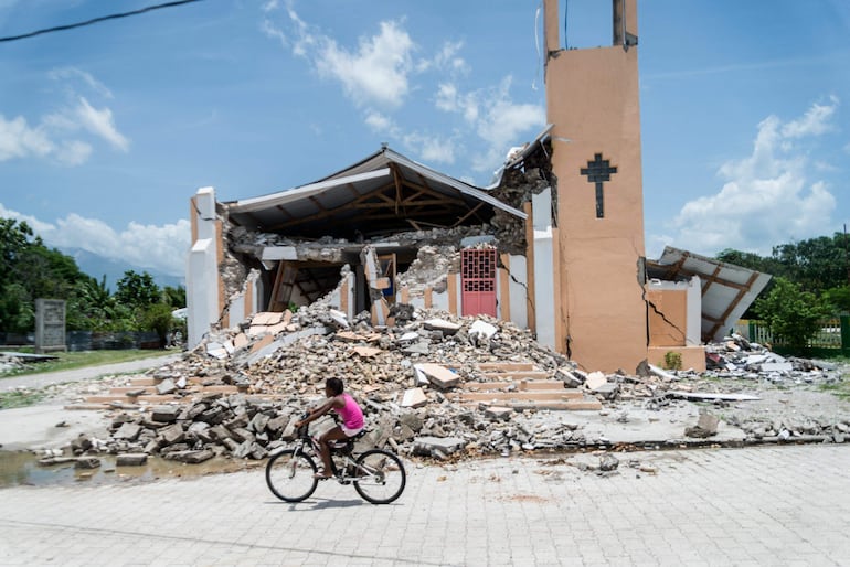 La iglesia de Santa Ana aparece completamente destruida por el terremoto en Chardonnieres, Haití, el 18 de agosto de 2021.