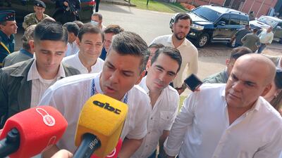 El presidente Santiago Peña y su comitiva durante su visita en Coronel Oviedo.