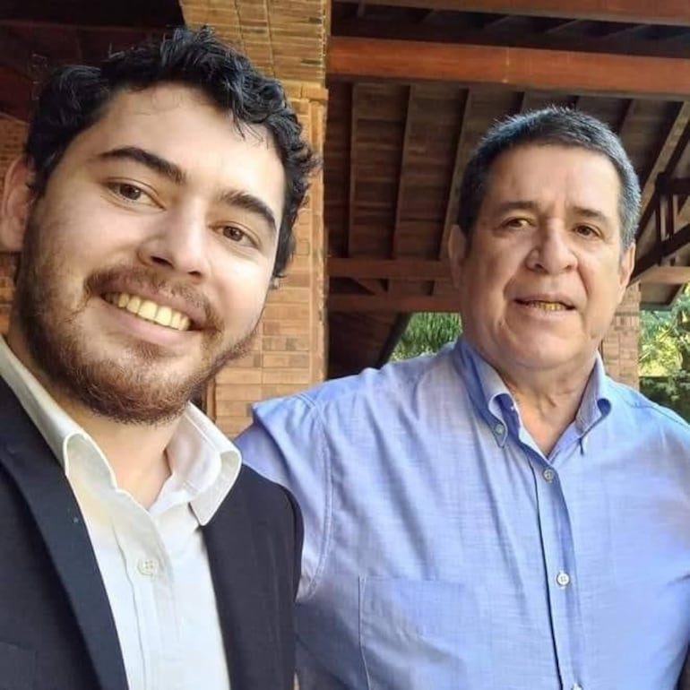 "Tito" Servin junto Horacio Cartes. También declara cobrar salario de la ANR.