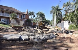 Esquina de Nuestra Señora del Carmen y Capitán Maciel, zona de obras del desagüe de Santo Domingo, Asunción.