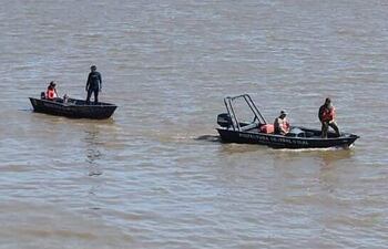 Pese a la intensa búsqueda del pescador desaparecido en el río Paraguay en la zona de San Antonio aún no fue encontrado.