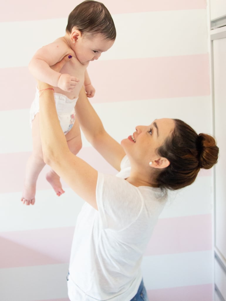 Lali González con la bebé Rafaela, hace casi 7 años. (Instagram/Lali González)