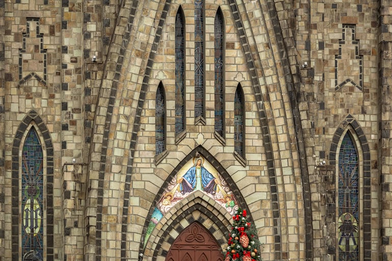 Canela, Rio Grande do Sul, Brasil. Fachada de la Iglesia Parroquial de Nuestra Señora de Lourdes, popularmente conocida como la Catedral de Piedra.