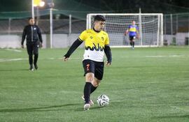 Rodolfo "Rolo" Núñez Scolari practicando una de sus pasiones, el fútbol.