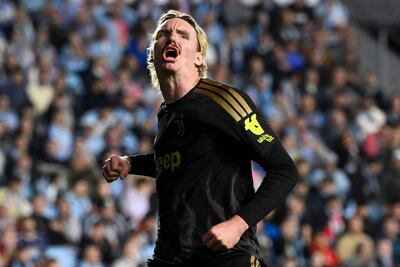 El delantero alemán del Juventus Nick Woltemade celebra el primer gol de su equipo durante el partido por la jornada 2 de la fase de liga de la UEFA Europa League entre el RC Celta de Vigo y el Juventus FC en el Estadio de Balaídos en Vigo.