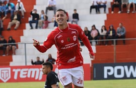 Gran triunfo de General Caballero JLM en casa para trepar a lo más alto del clasificador.