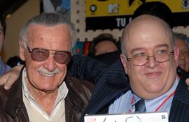 Stan Lee y Peter David en el primer premio New York Comic Legend Award para Stan Lee en Virgin Megastore Times Square, Nueva York, 17 de abril de 2008 (Getty).