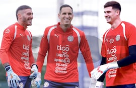 Gastón Olveira, Roberto Jr. Fernández, Orlando Gill, los arqueros de la selección de Paraguay.