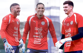 Gastón Olveira, Roberto Jr. Fernández, Orlando Gill, los arqueros de la selección de Paraguay.