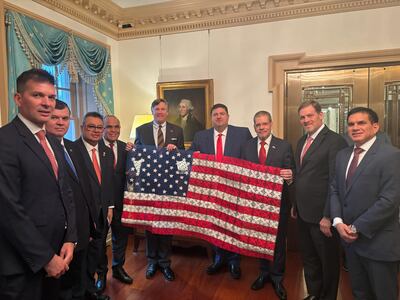 El ministro del MUVH, senadores cartistas y aliados, el embajador Gustavo Leite, el asesor jurídico del Congreso, Sergio Godoy, junto al subsecretario Christopher Landau.