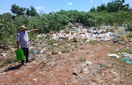 Basural en campo comunal de Iturbe