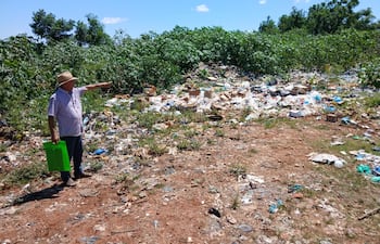Basural en campo comunal de Iturbe