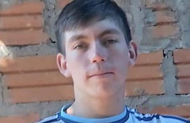 William Giménez, pescador del asentamiento Atinguy, necesita reunir G. 4.400.000 para costear la compra de un platino que será utilizado en una intervención quirúrgica.