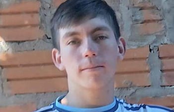 William Giménez, pescador del asentamiento Atinguy, necesita reunir G. 4.400.000 para costear la compra de un platino que será utilizado en una intervención quirúrgica.
