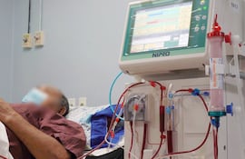 Pacientes dializados del IPS dicen que padecen de precariedades en el Servicio de Nefrología del Hospital Central.
