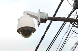 Policía intenta obtener imágenes de una cámara del 911 pero desconocen si está en funcionamiento.