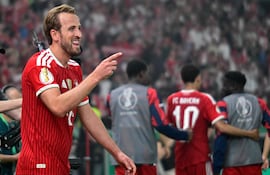 Con triplete del inglés Harry Kane, el Bayern Munich volvió a gritar campeón.