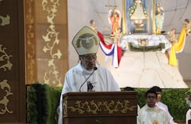 Monseñor Ricardo Valenzuela insta a fortalecer la familia, aprender de los errores y valorar el rol del periodista.