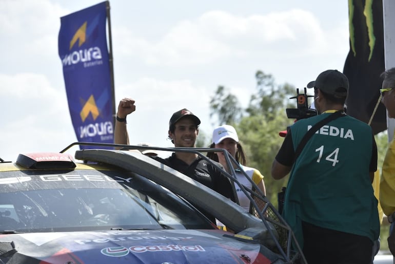 Migue Zaldívar, piloto del Skoda Fabia RS Rally 2, durante la llegada a la rampa de Mariscal Estigarribia al finalizar la Etapa 1 del Rally del Chaco.