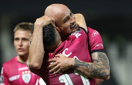 El paraguayo Carlos González, futbolista de Independiente del Valle, celebra un gol en el partido frente a Libertad por la fecha 3 de la fase de grupos de la Copa Libertadores 2026 en el estadio La Huerta, en Asunción, Paraguay.