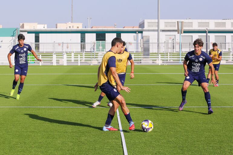 Último entrenamiento de este martes por la tarde en Doha, donde la Albirrojita preparó el debut ante Uzbekistán.