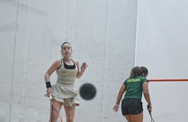 La paraguaya Belén Saavedra tuvo un exitoso inicio en el Panamericano de Squash en la SND.